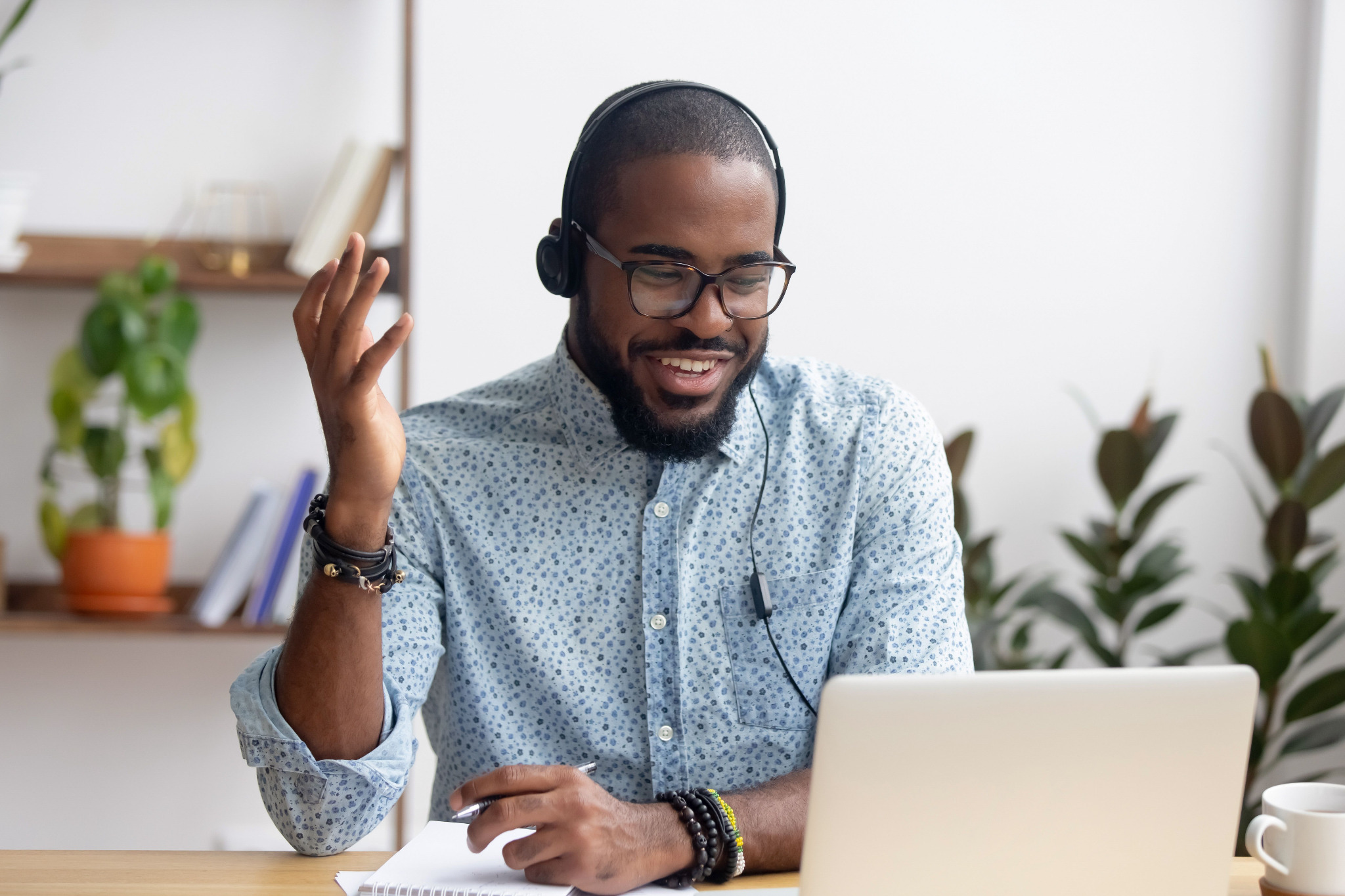 smiling-man-headset-laptop